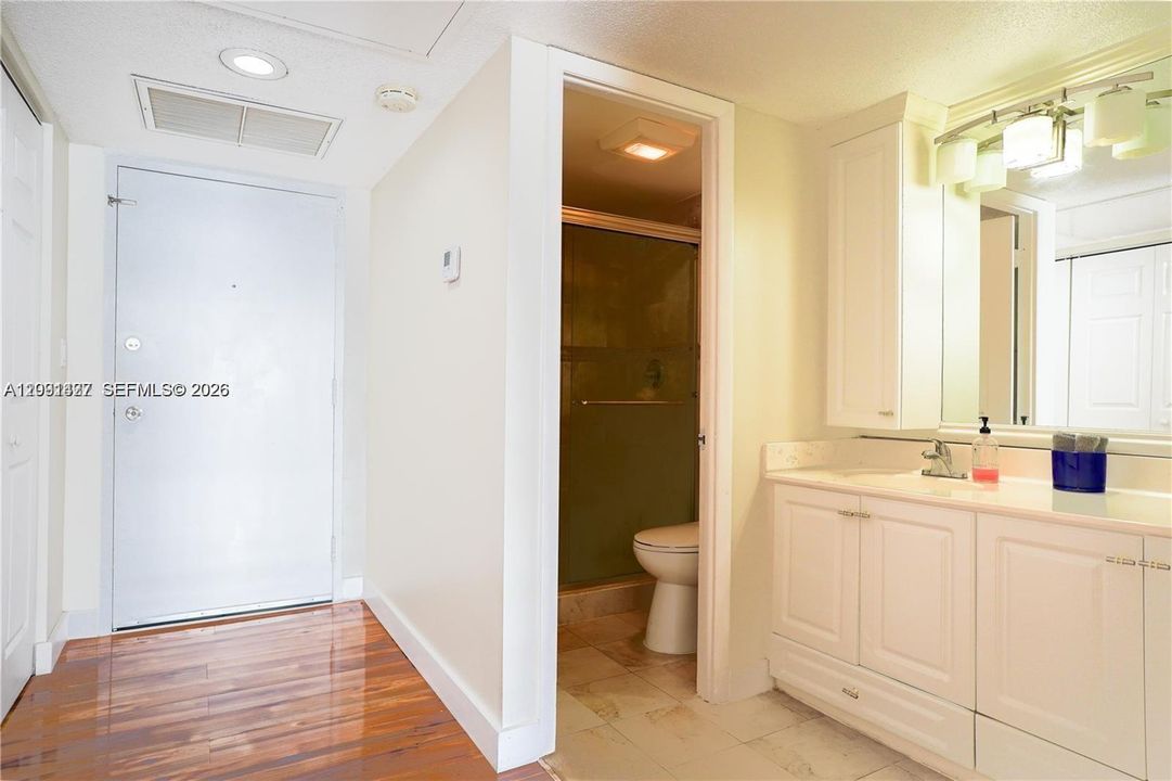 В аренду: $3,465 (2 спален, 2 ванн, 1377 Квадратных фут)