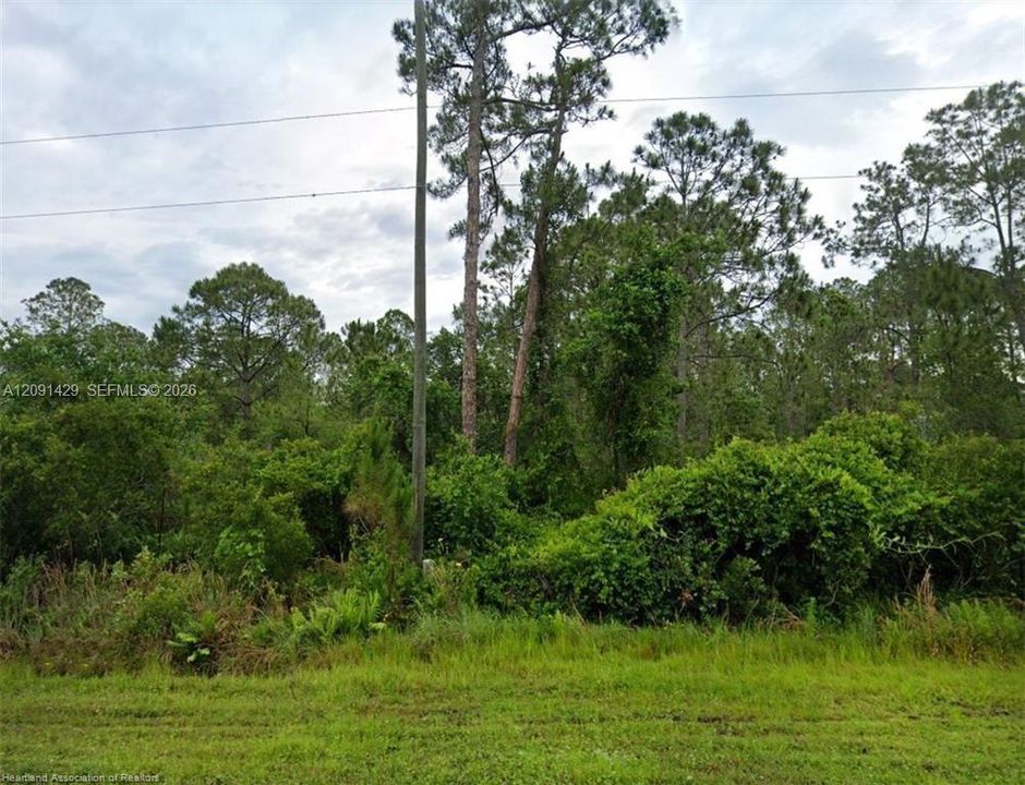 На продажу: $11,900 (0.23 acres)