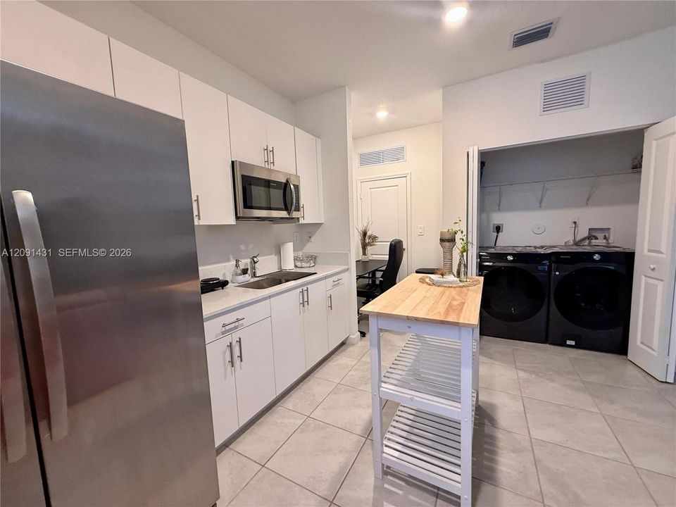 For Rent: $1,800 (1 beds, 1 baths, 580 Square Feet)