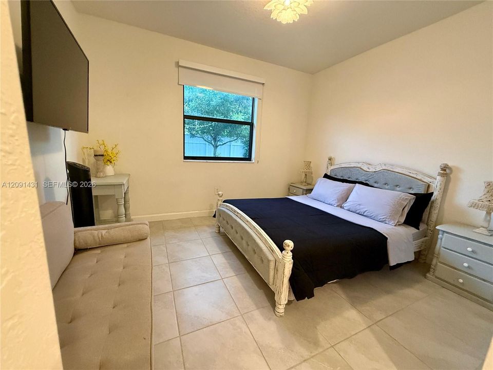 For Rent: $1,800 (1 beds, 1 baths, 580 Square Feet)