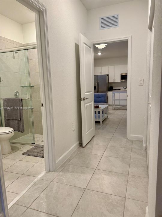 For Rent: $1,800 (1 beds, 1 baths, 580 Square Feet)