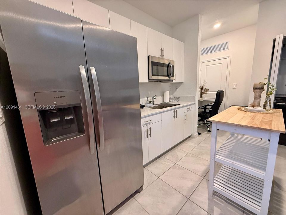 For Rent: $1,800 (1 beds, 1 baths, 580 Square Feet)