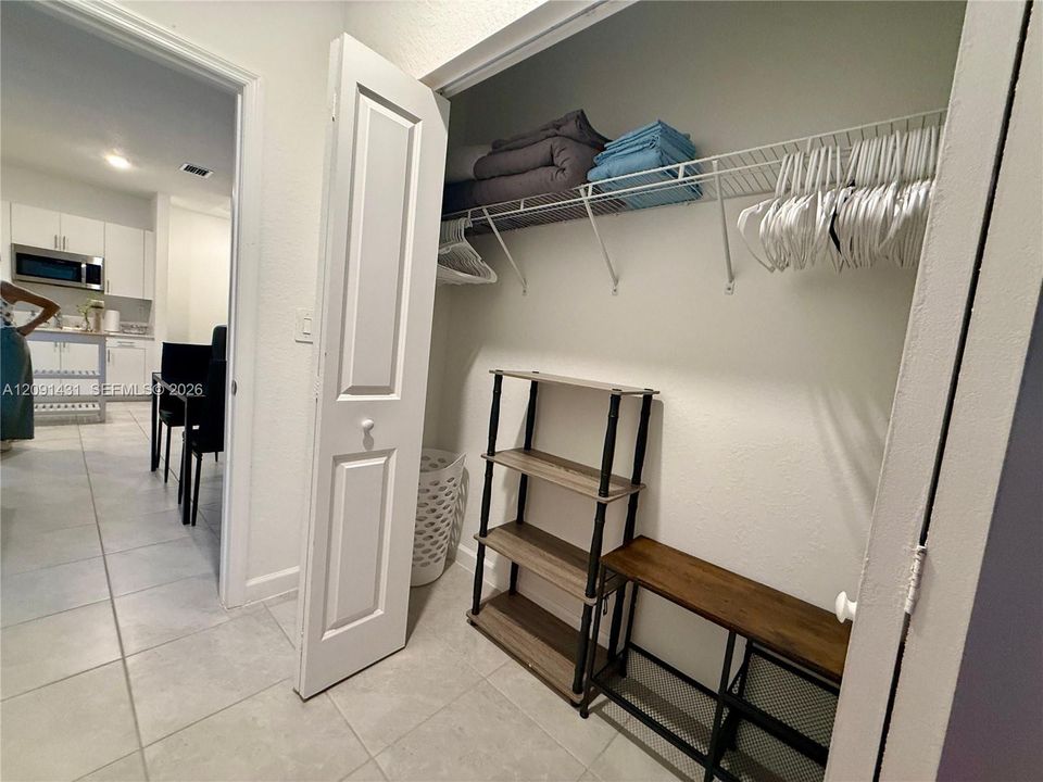 For Rent: $1,800 (1 beds, 1 baths, 580 Square Feet)