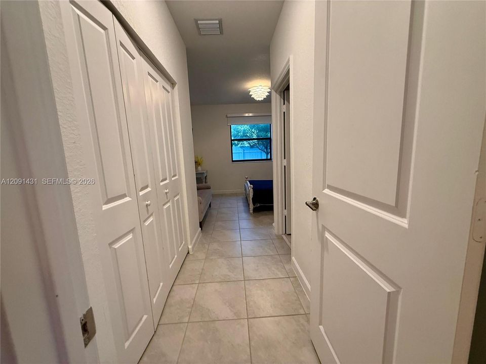For Rent: $1,800 (1 beds, 1 baths, 580 Square Feet)