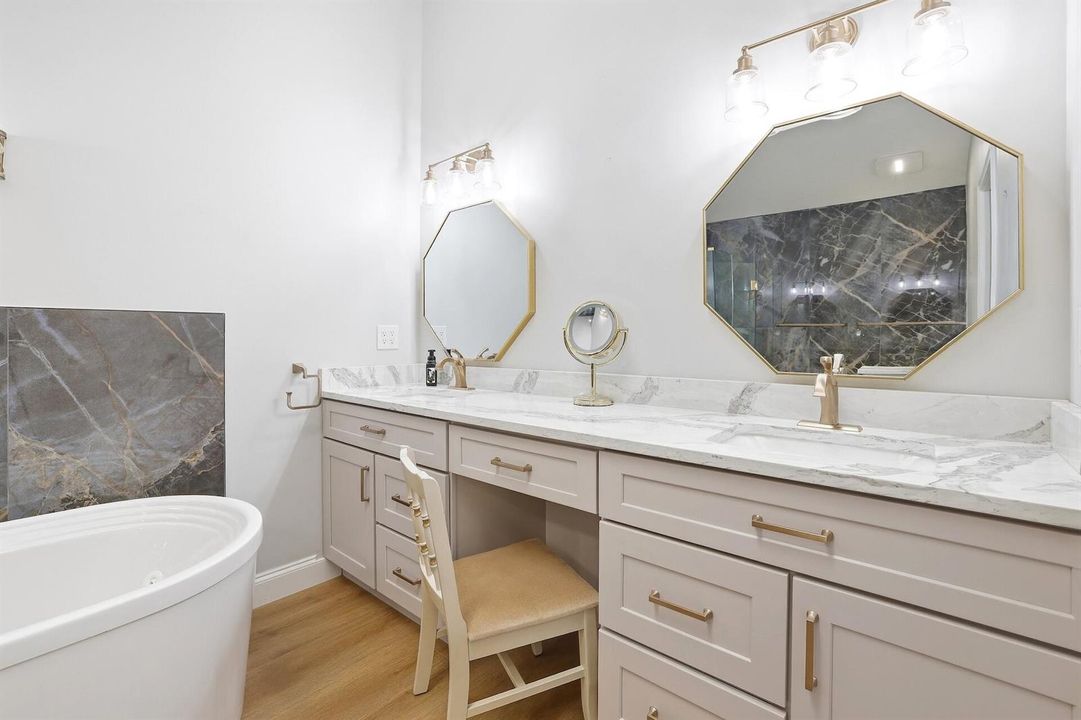 19_Primary_Bathroom