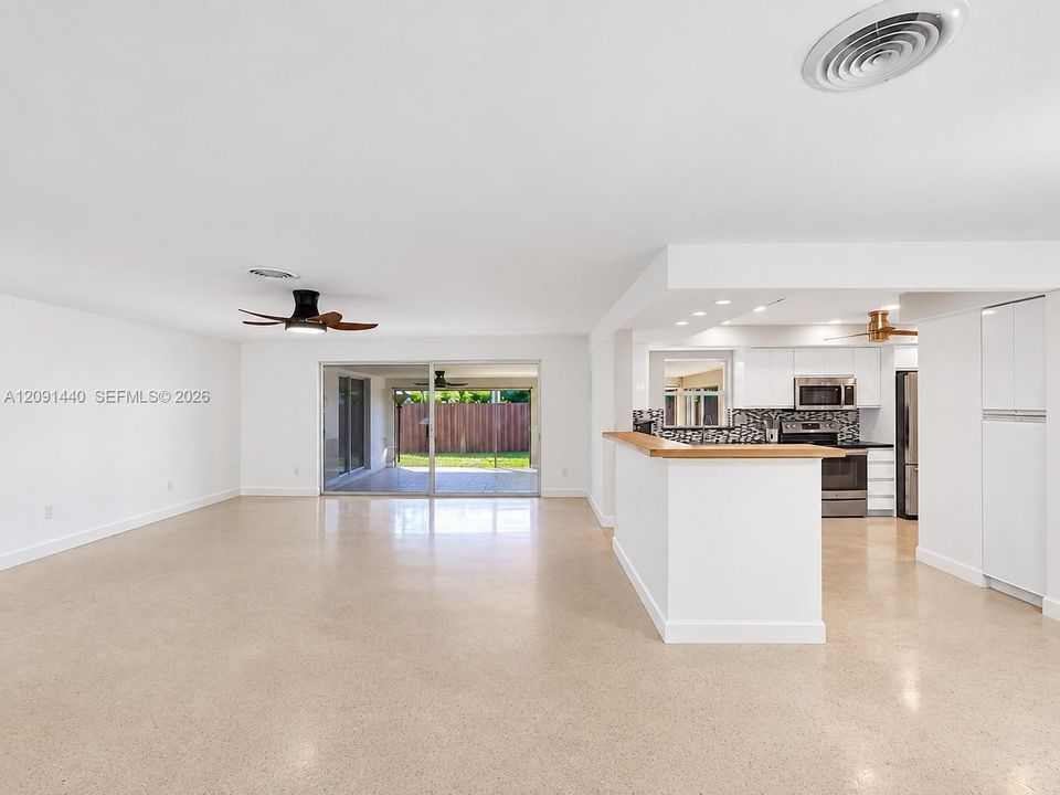 For Rent: $6,950 (4 beds, 2 baths, 2300 Square Feet)