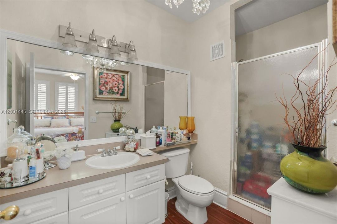 For Sale: $300,000 (2 beds, 2 baths, 1296 Square Feet)