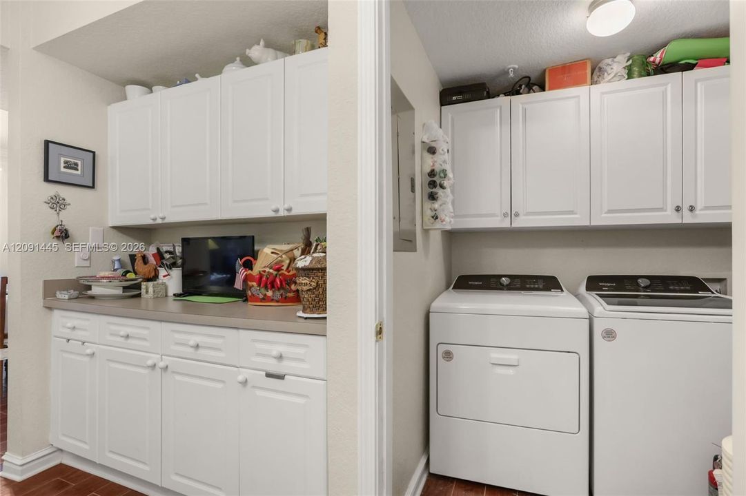 For Sale: $300,000 (2 beds, 2 baths, 1296 Square Feet)