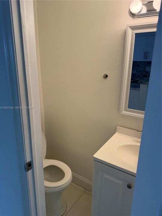 For Rent: $2,400 (2 beds, 1 baths, 818 Square Feet)