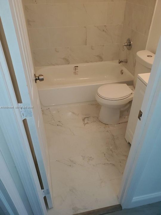 For Rent: $2,400 (2 beds, 1 baths, 818 Square Feet)
