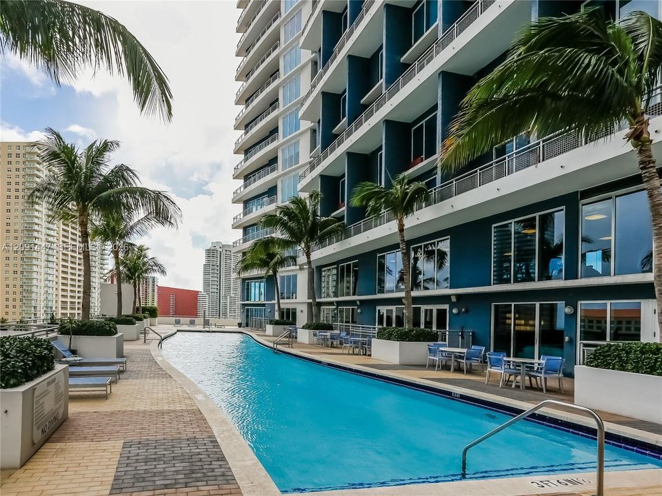 For Rent: $3,750 (2 beds, 2 baths, 1148 Square Feet)