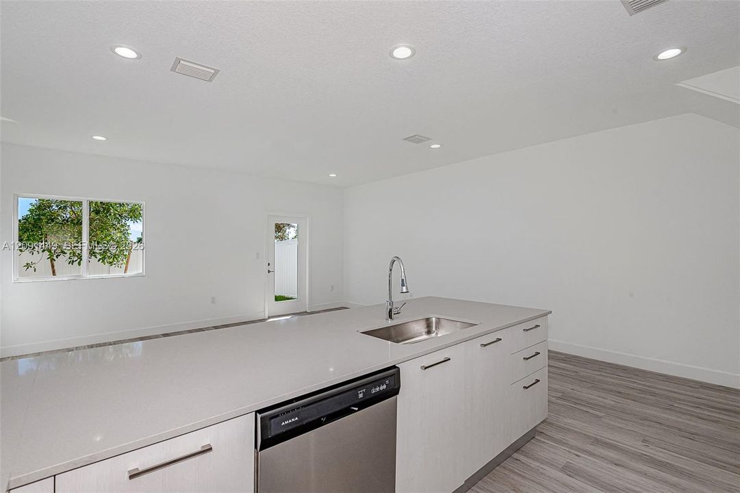 For Rent: $2,899 (3 beds, 2 baths, 1348 Square Feet)