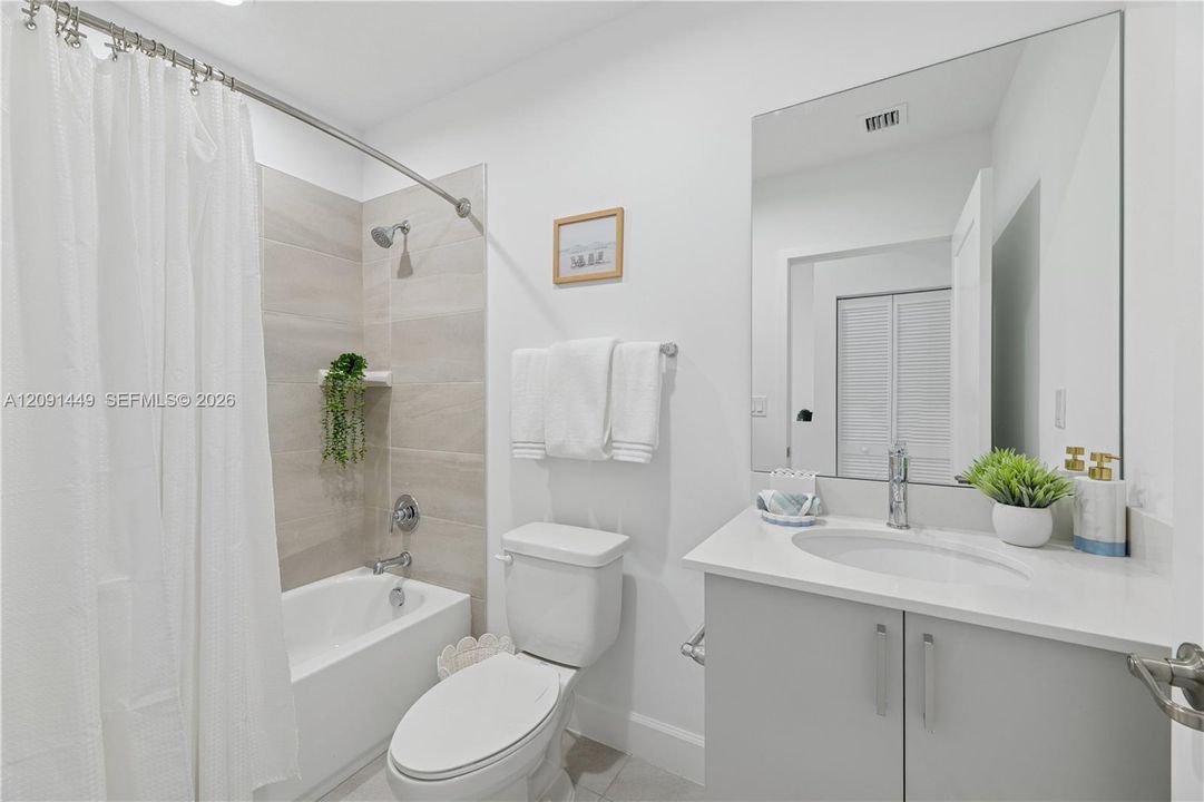 For Rent: $2,899 (3 beds, 2 baths, 1348 Square Feet)