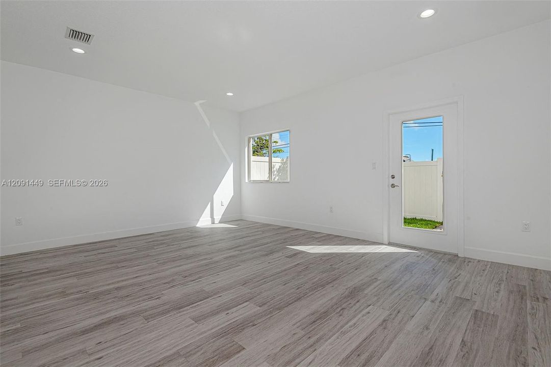 For Rent: $2,899 (3 beds, 2 baths, 1348 Square Feet)