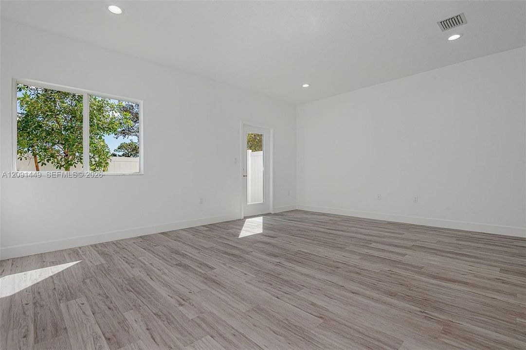 For Rent: $2,899 (3 beds, 2 baths, 1348 Square Feet)