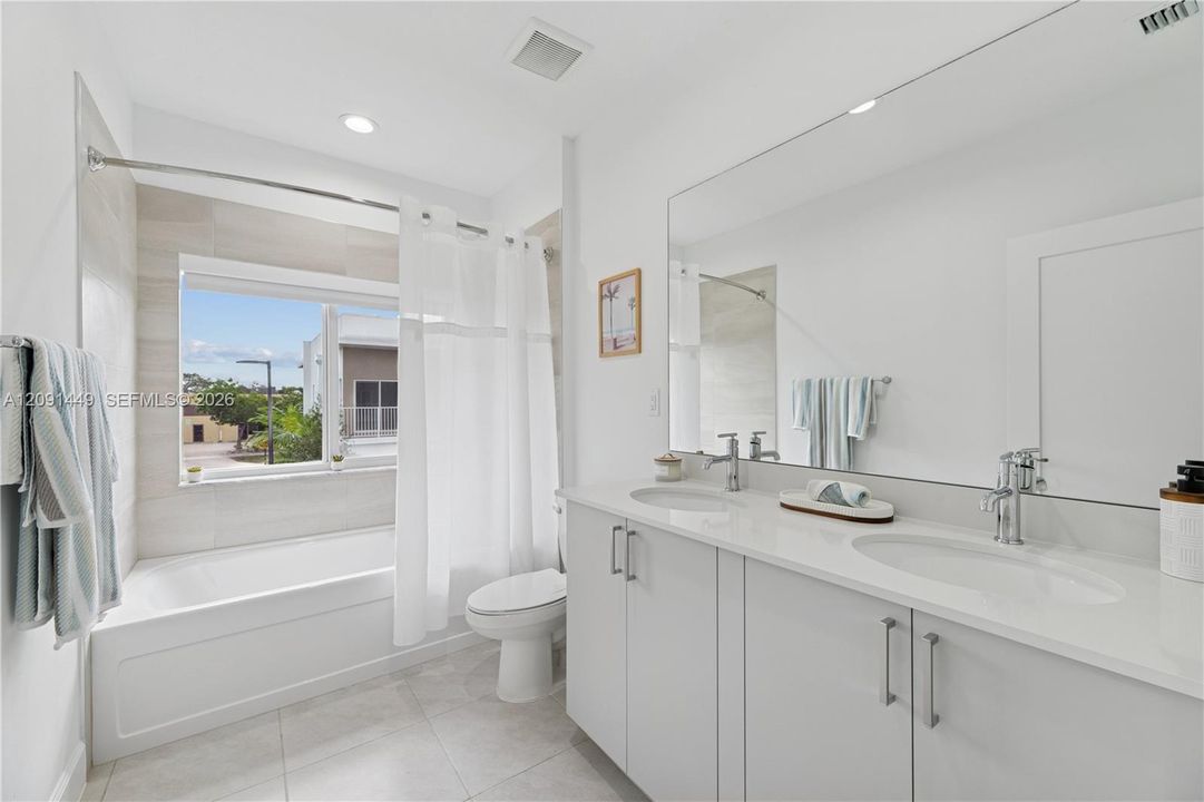 For Rent: $2,899 (3 beds, 2 baths, 1348 Square Feet)