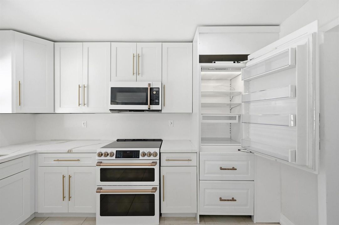 KITCHEN PANTRY