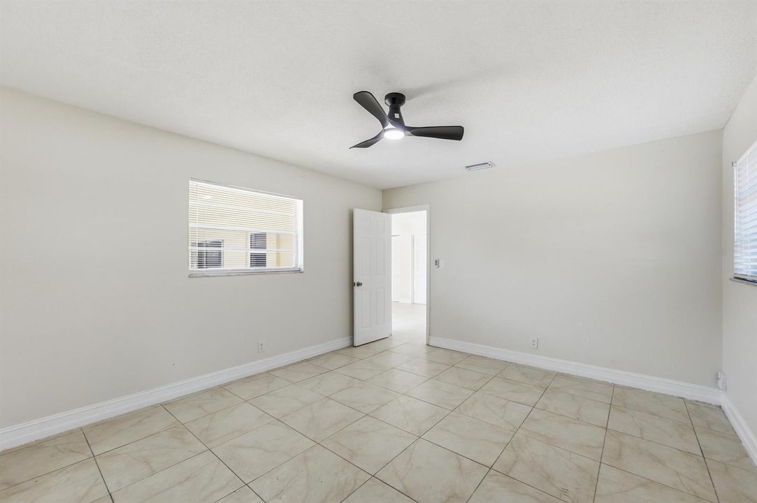 31_primary bedroom