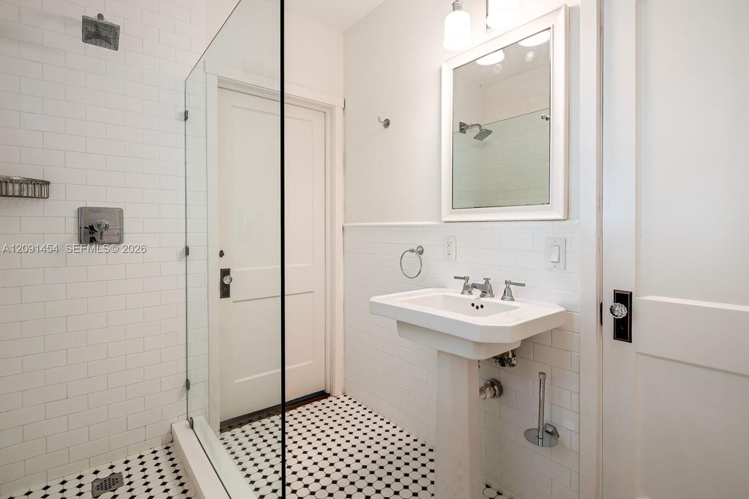 For Sale: $3,450,000 (5 beds, 3 baths, 2986 Square Feet)