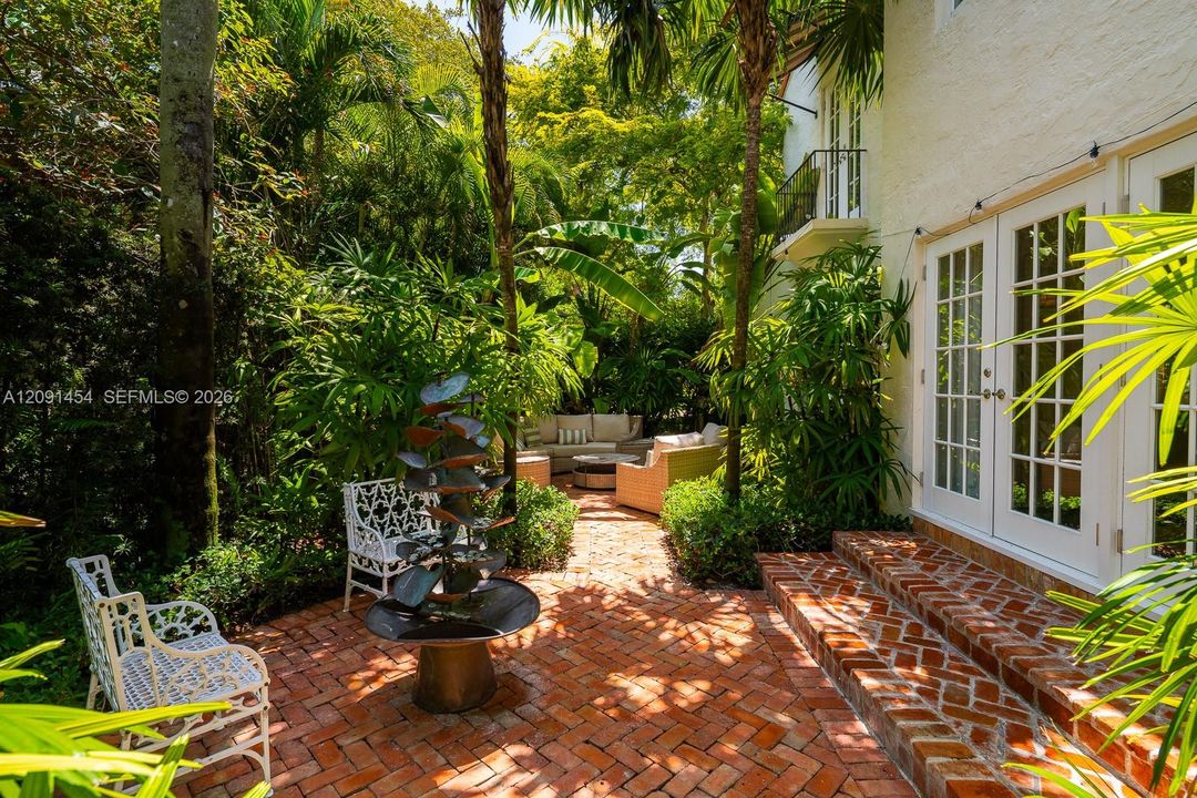 For Sale: $3,450,000 (5 beds, 3 baths, 2986 Square Feet)
