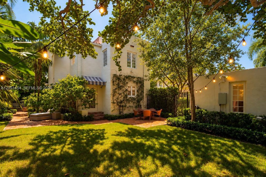 For Sale: $3,450,000 (5 beds, 3 baths, 2986 Square Feet)