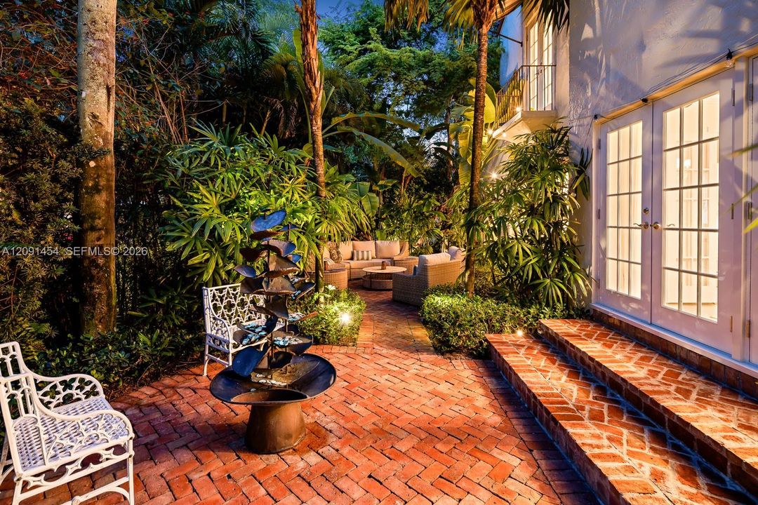 For Sale: $3,450,000 (5 beds, 3 baths, 2986 Square Feet)