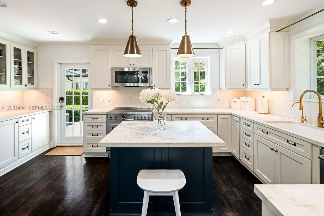 For Sale: $3,450,000 (5 beds, 3 baths, 2986 Square Feet)