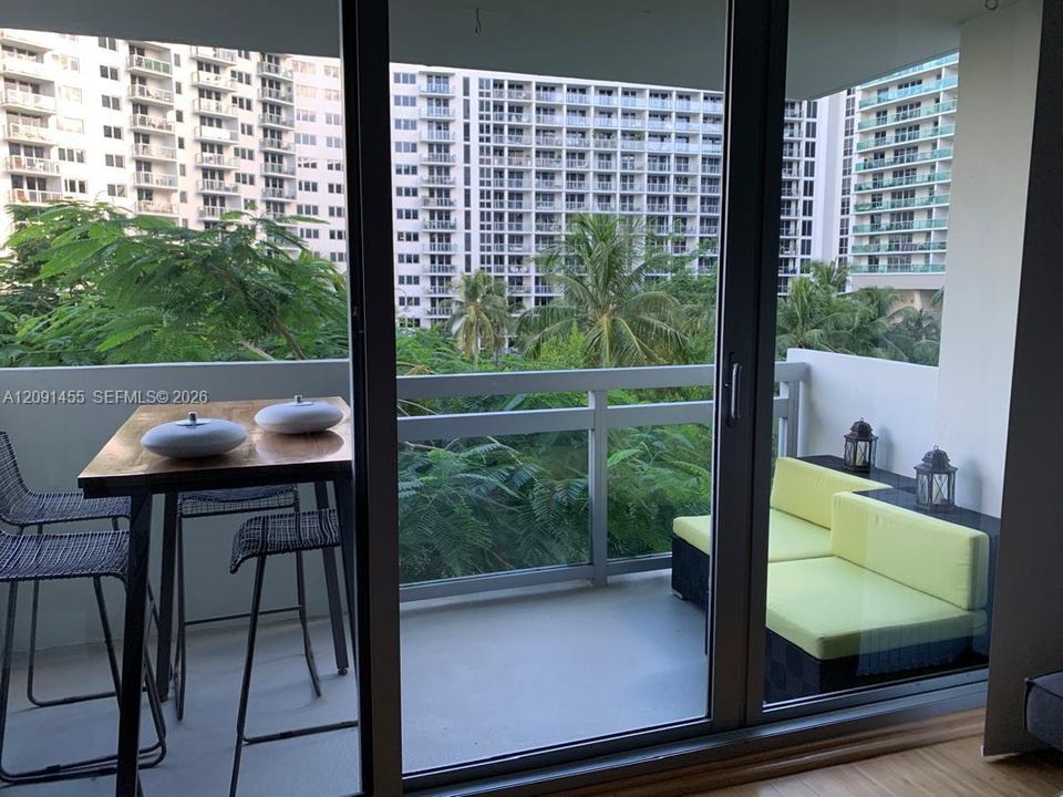 For Rent: $4,300 (2 beds, 2 baths, 1069 Square Feet)