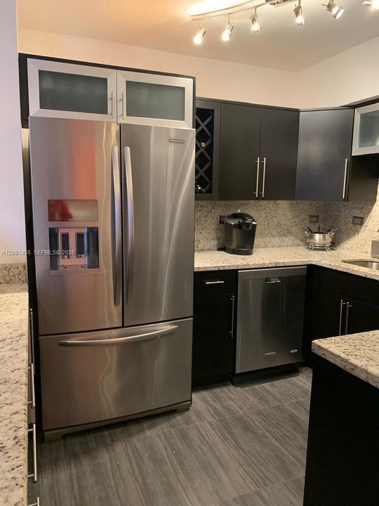 For Rent: $4,300 (2 beds, 2 baths, 1069 Square Feet)
