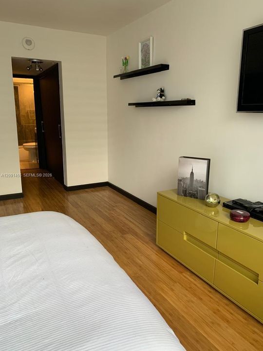 For Rent: $4,300 (2 beds, 2 baths, 1069 Square Feet)