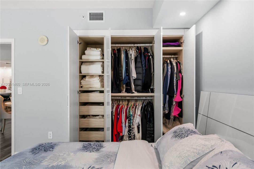 For Sale: $790,000 (2 beds, 2 baths, 1200 Square Feet)