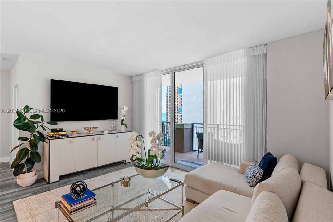 For Sale: $790,000 (2 beds, 2 baths, 1200 Square Feet)