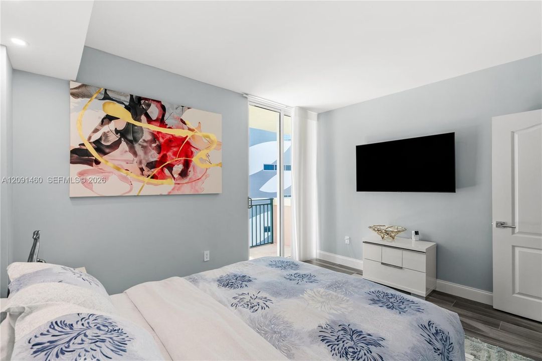 For Sale: $790,000 (2 beds, 2 baths, 1200 Square Feet)