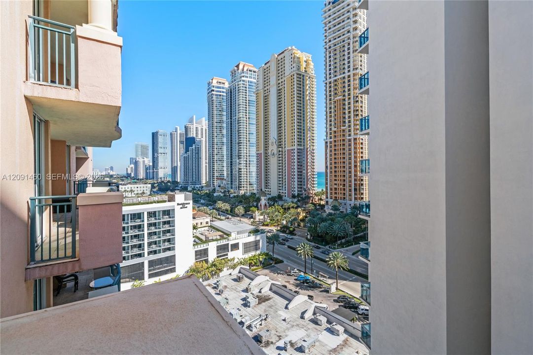For Sale: $790,000 (2 beds, 2 baths, 1200 Square Feet)