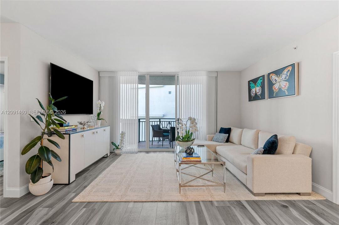 For Sale: $790,000 (2 beds, 2 baths, 1200 Square Feet)