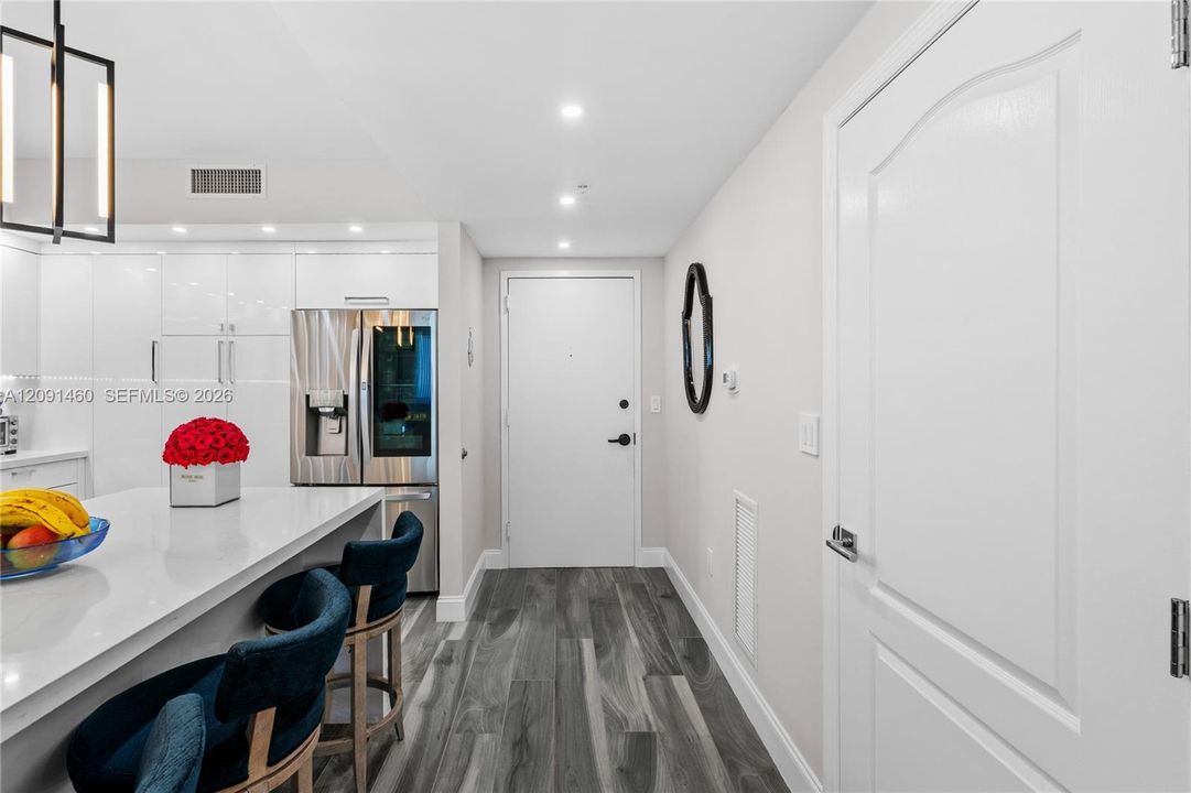 For Sale: $790,000 (2 beds, 2 baths, 1200 Square Feet)