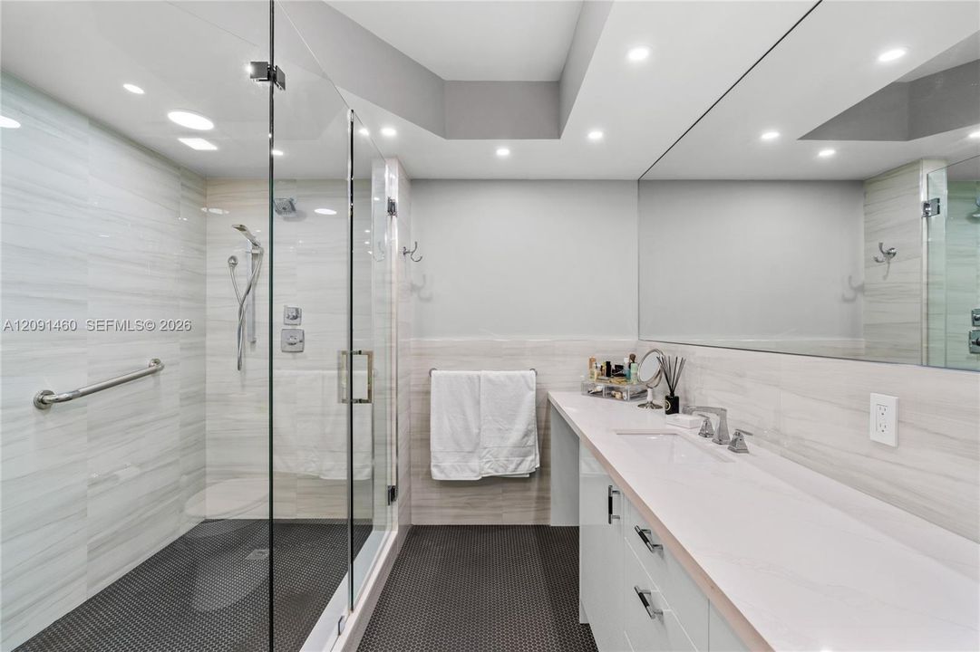 For Sale: $790,000 (2 beds, 2 baths, 1200 Square Feet)