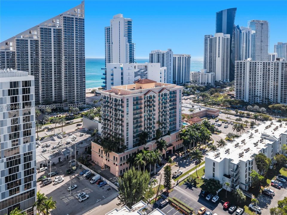 For Sale: $790,000 (2 beds, 2 baths, 1200 Square Feet)