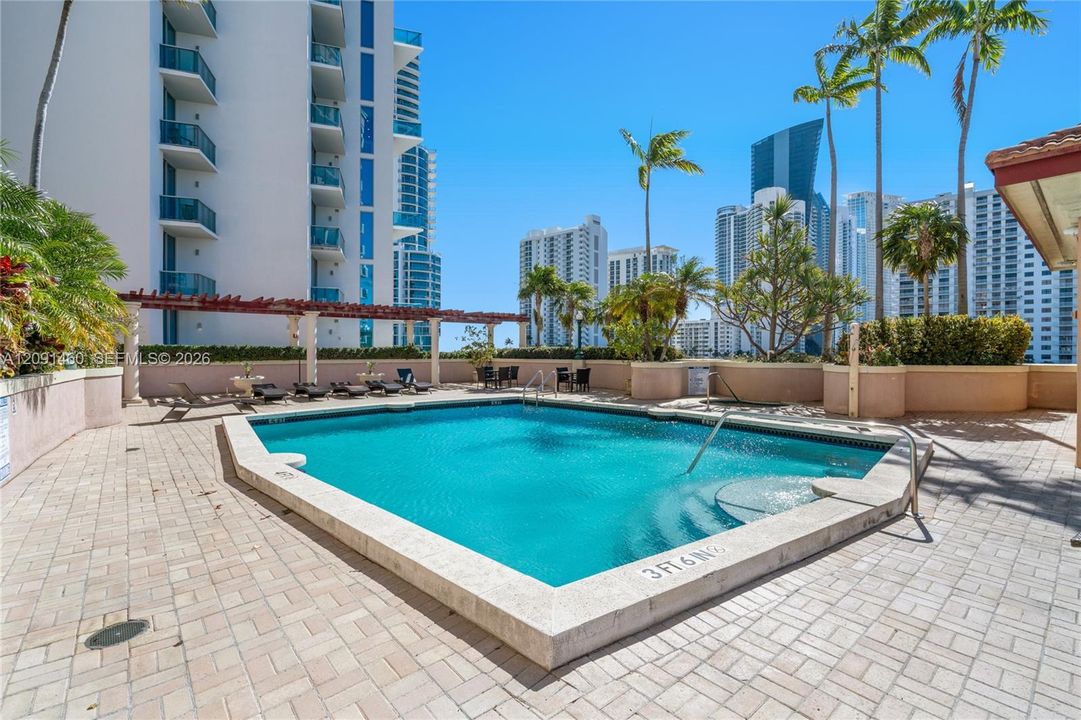 For Sale: $790,000 (2 beds, 2 baths, 1200 Square Feet)