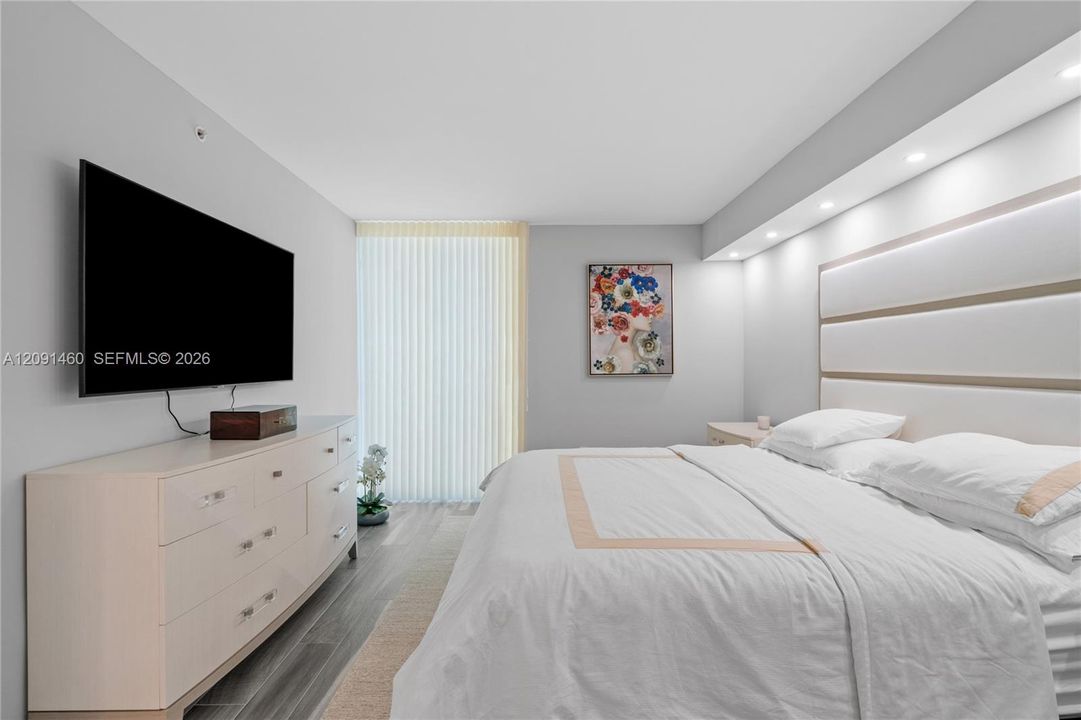 For Sale: $790,000 (2 beds, 2 baths, 1200 Square Feet)