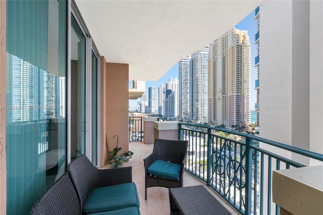 For Sale: $790,000 (2 beds, 2 baths, 1200 Square Feet)
