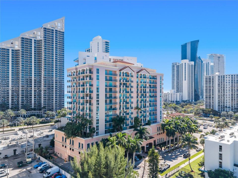 For Sale: $790,000 (2 beds, 2 baths, 1200 Square Feet)
