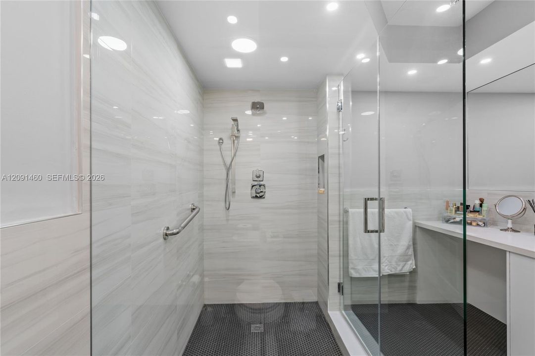 For Sale: $790,000 (2 beds, 2 baths, 1200 Square Feet)