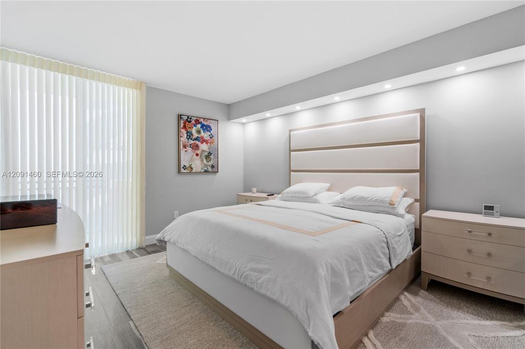 For Sale: $790,000 (2 beds, 2 baths, 1200 Square Feet)