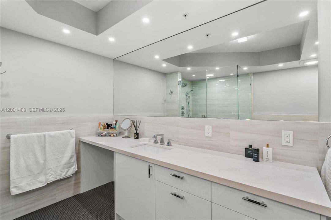 For Sale: $790,000 (2 beds, 2 baths, 1200 Square Feet)
