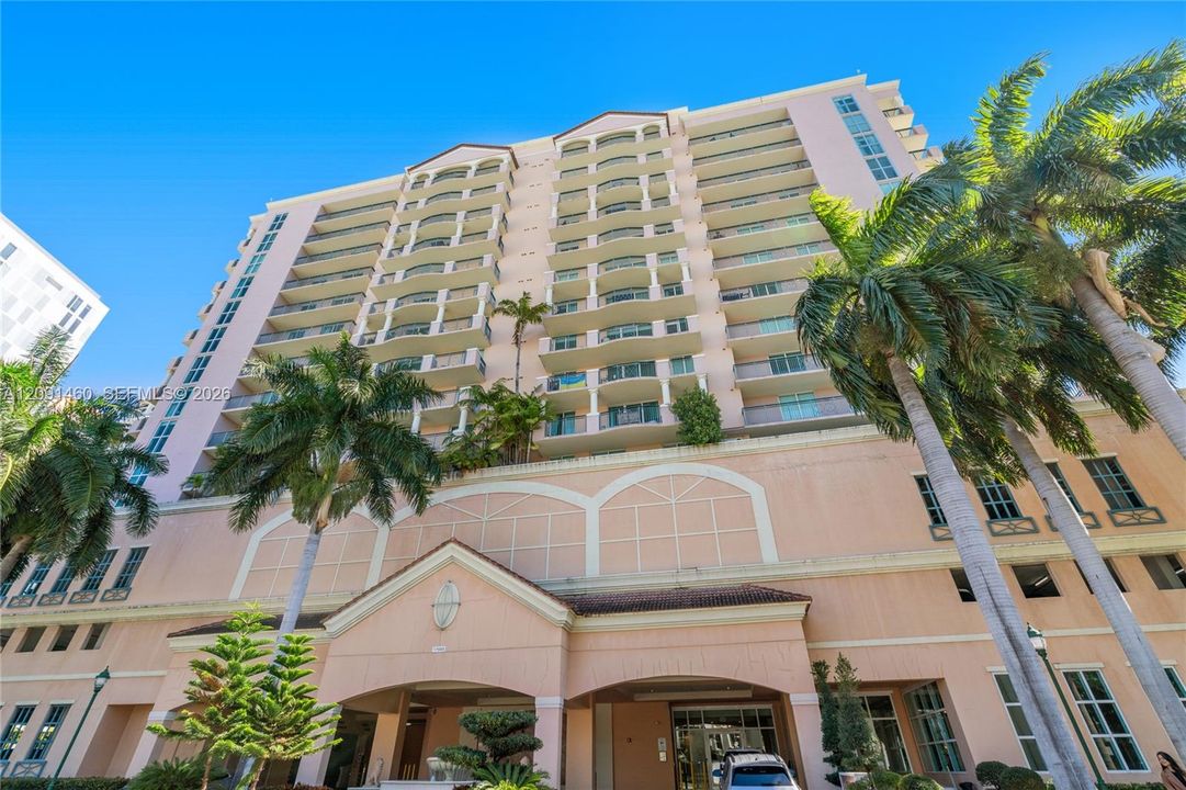 For Sale: $790,000 (2 beds, 2 baths, 1200 Square Feet)