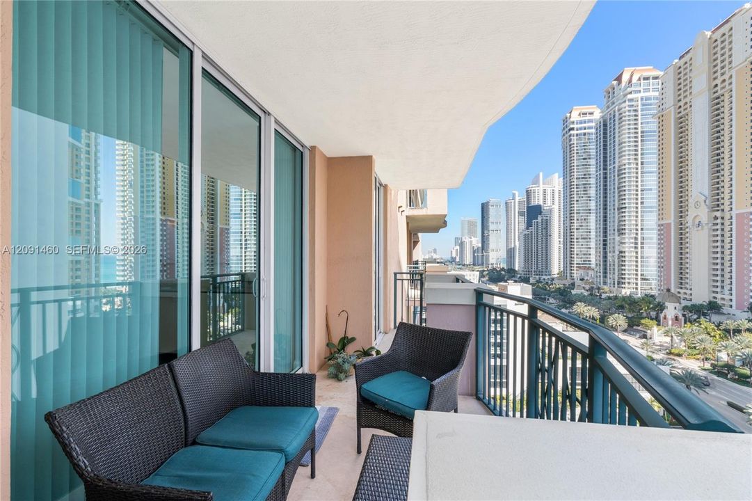 For Sale: $790,000 (2 beds, 2 baths, 1200 Square Feet)