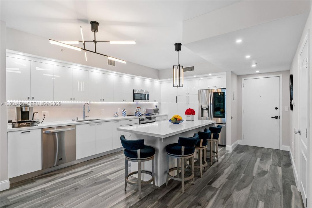 For Sale: $790,000 (2 beds, 2 baths, 1200 Square Feet)