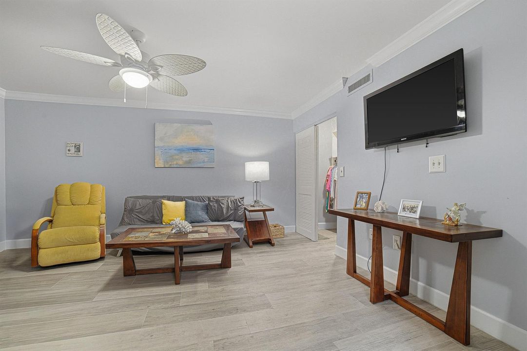 20-Bedroom2