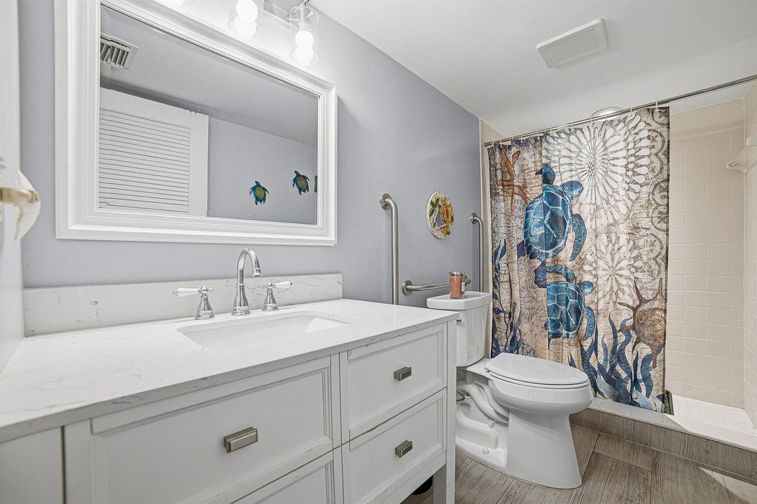 17-Bedroom1-Bathroom